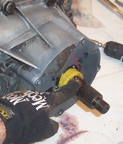 1990 Ford Bronco - Here you can just make out the BB which locates the speedo drive gear. Remove this and store carefully