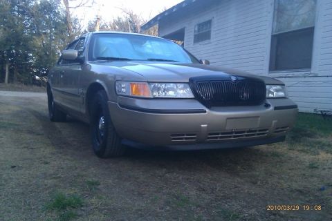 2000 Mercury Grand Marquis - Front view of a 2000 Mercury Grand Marquis parked outside a house.