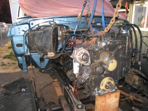 1976 Ford F-250 - Test fitting engine.