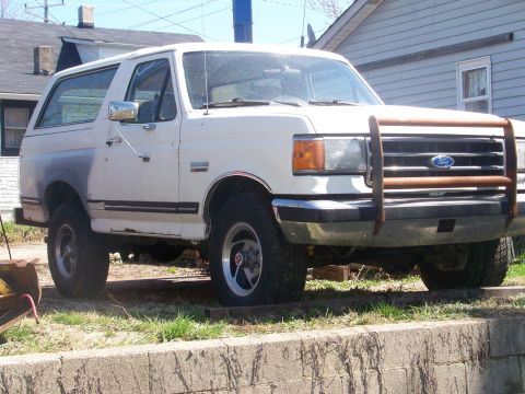 1989 Ford Bronco - It's this high now with 31's