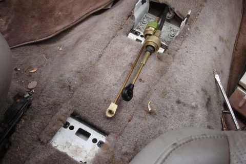 1989 Ford Taurus - Close-up of the rod shifter mechanism visible in the interior of a 1989 Ford Taurus.