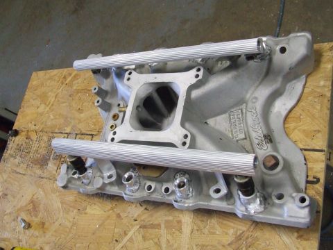 1978 Ford F-250 - An Edelbrock intake manifold with fuel rails is shown, not a 1978 Ford F-250 engine.