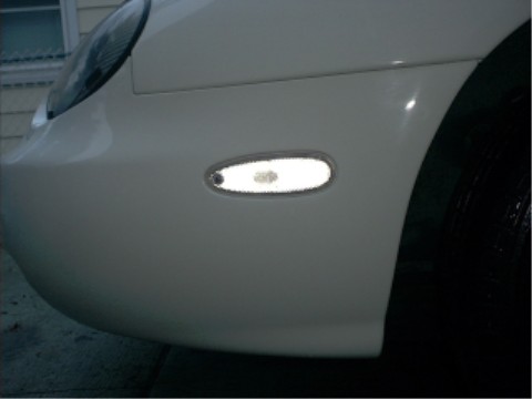 1997 Ford Taurus - Front corner of a 1997 Ford Taurus showing the side marker light assembly.