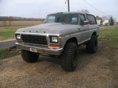 1979 Ford Bronco - This 1979 Ford Bronco is equipped with oversized off-road tires.