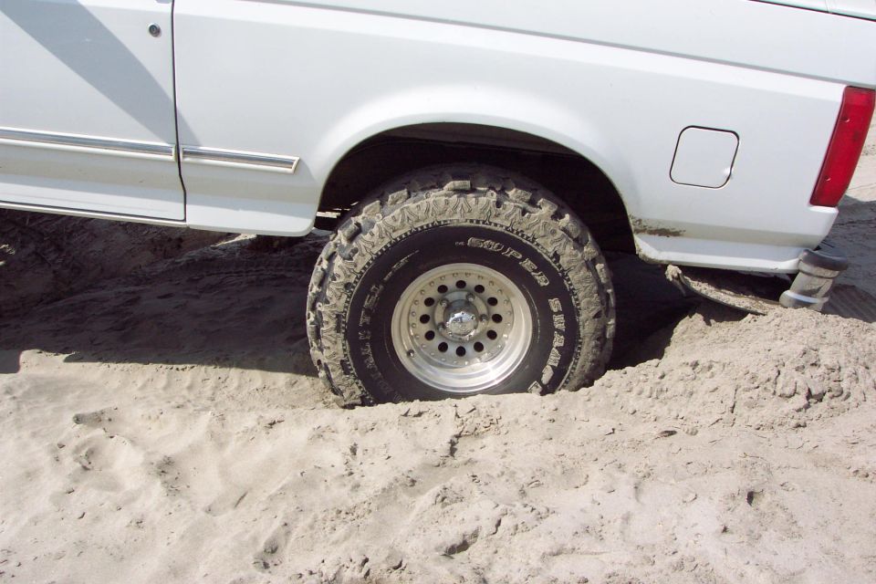 Left rear tire had to do most of the work since I don't have a front locker.  <br>(8/2/2003)