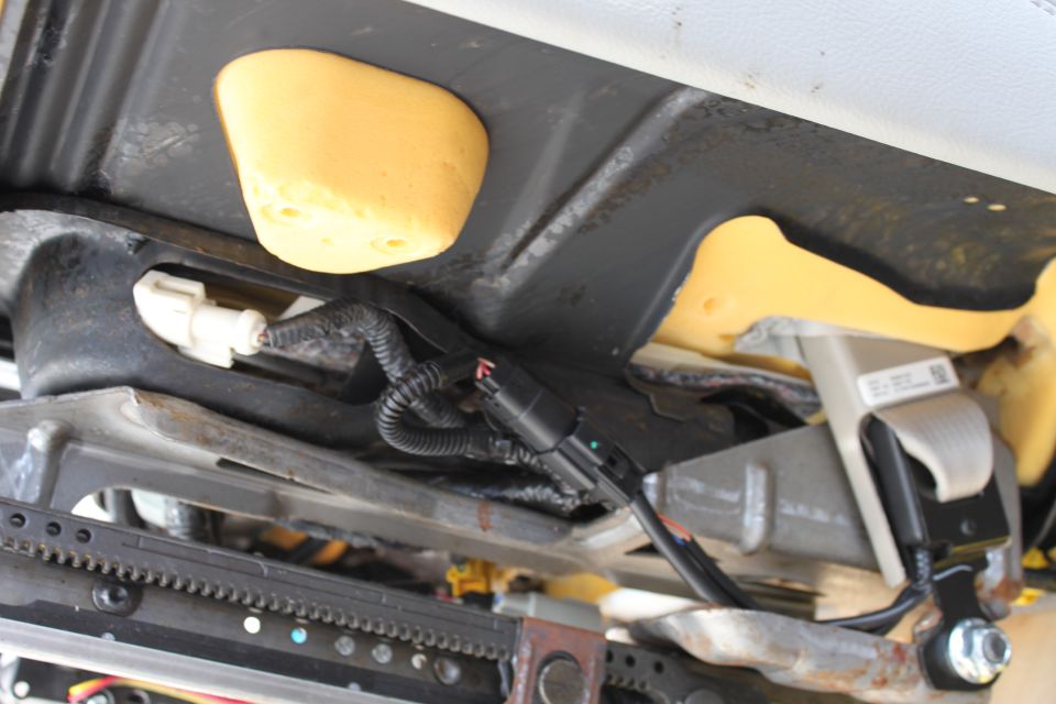 side view of the 2007 seatbelt insalled in the 2003 LX seat.