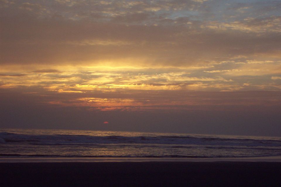 Sunset at Fort Stevens Beach.  <br>(8/3/2003)