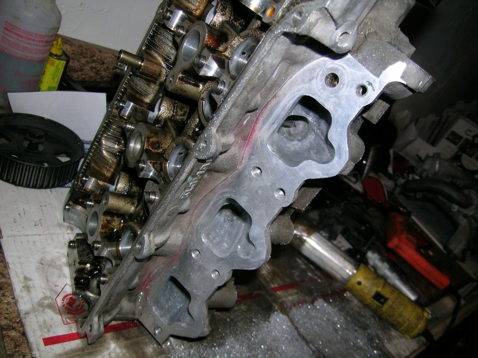 Engine cylinder head with intake ports