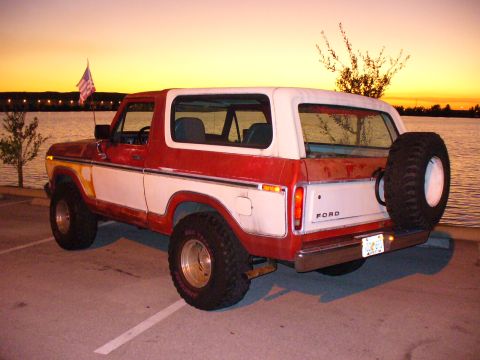 1995 Ford Bronco - Rear view of a 1978 Ford Bronco parked near a body of water during sunset.