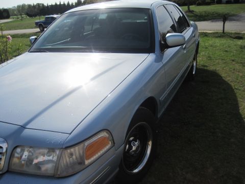 1999 Ford Crown Victoria photo