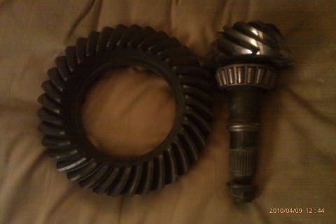 2000 Mercury Grand Marquis - Differential ring and pinion gears are shown, likely for a vehicle's drivetrain.