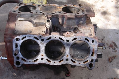 1989 Ford Taurus - This image shows an engine block with pistons, highlighting the cylinder head gasket and the internal structure of the engine cylinders.