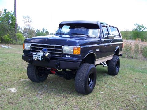 1990 Ford Bronco - This lifted Ford Bronco is equipped with a winch for off-road recovery.