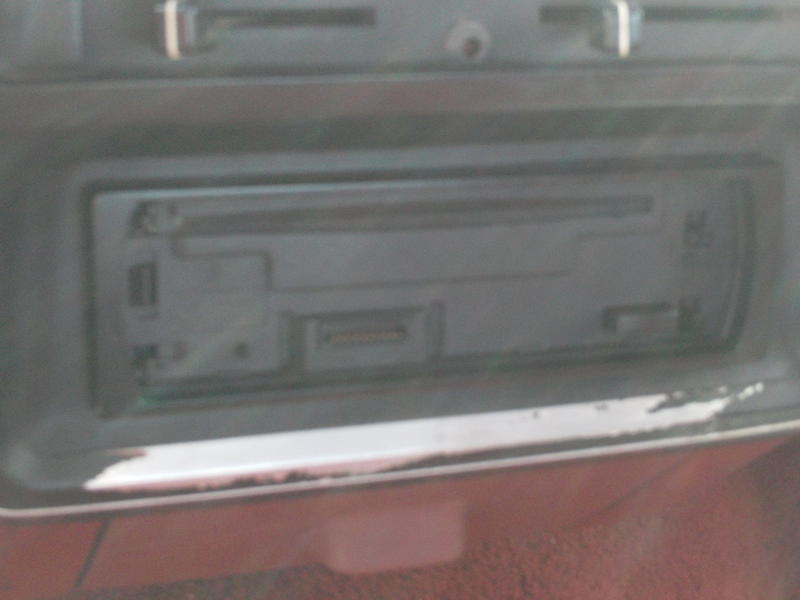 Car stereo unit with cassette deck and CD slot