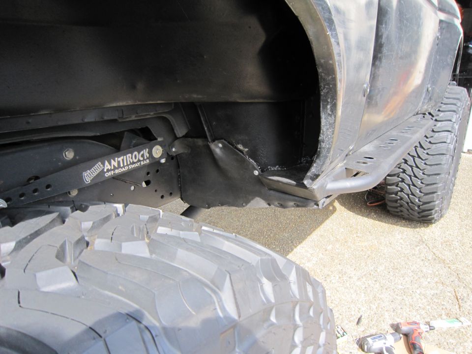 Off-road sway bar labeled ANTIRROCK and large tire on a vehicle