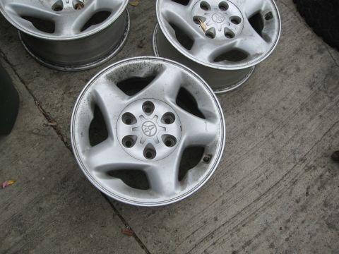 1986 Ford Bronco - Set of four aluminum alloy wheels, each the Toyota logo in the center hub.
