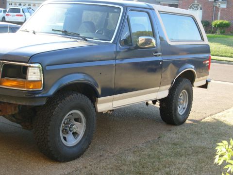 1993 Ford Bronco - Not perfect, but better than what I started with. See the PREVious 2 pics. [url=http://www.supermotors.net/registry/media/778042] http://ww…