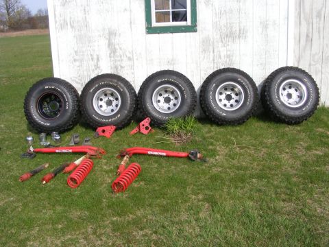 1990 Ford Bronco - 6" Skyjacker lift and 5 BFG M/Ts 35/12.5/15