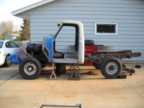 1954 Ford F-100 - Well my youngest brother stopped by so I had him give me a hand lifting the cab on the chassis. I wasn't quite ready to put the cab on but…