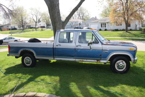 1985 Ford F-350 - This 1985 Ford F-350 crew cab pickup truck is seen from the side, a two-tone blue and silver paint scheme.
