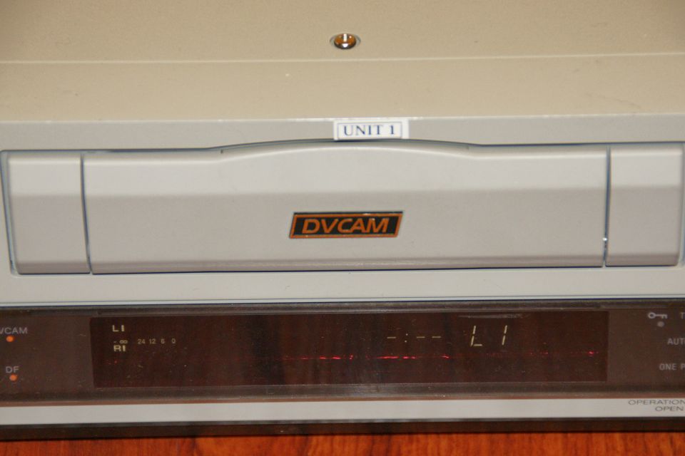 Close-up of a DVCAM unit with a digital display showing LI and RI