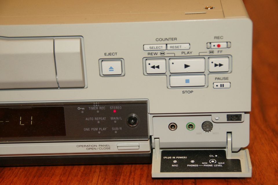 VCR controls with EJECT, PLAY, PAUSE, and STOP buttons