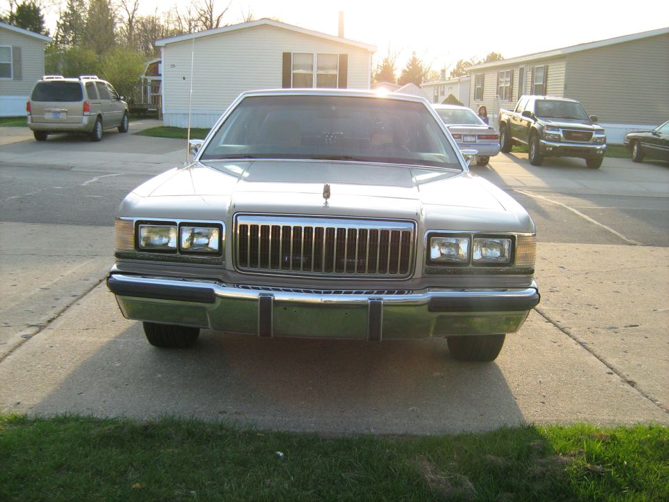 1988 Mercury Grand Marquis front view, silver