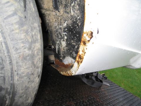 1991 Ford LTD Crown Victoria - The wheel well and lower fender show significant rust and wear.