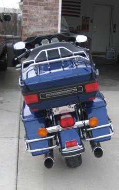 2007 Harley-Davidson Electra Glide Clsc - Rear view of a blue 2007 Harley-Davidson Electra Glide Clsc motorcycle parked outdoors.