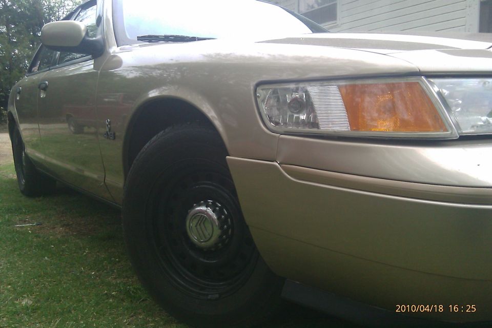 2000 Mercury Grand Marquis front fender, headlight, and wheel