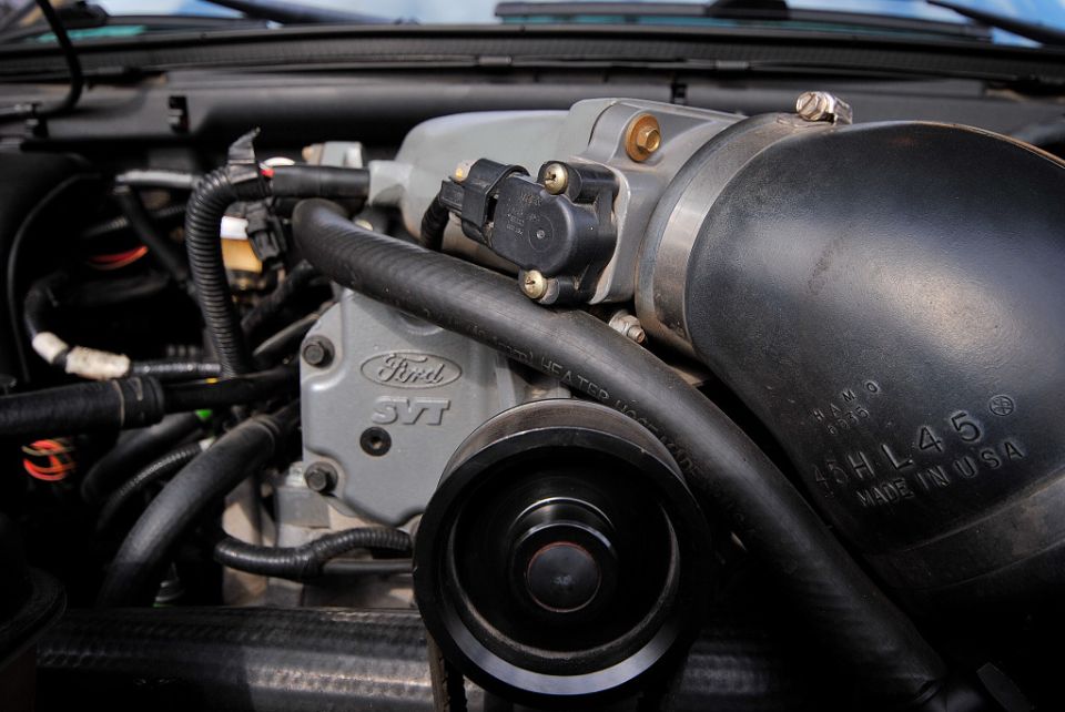 Ford SVT engine with supercharger and intake hose