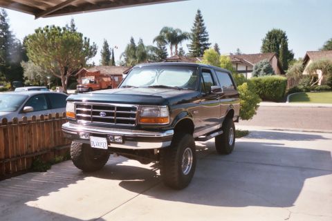 1995 Ford Bronco - 3/4 view