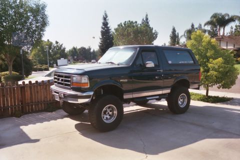 1995 Ford Bronco - partial side view