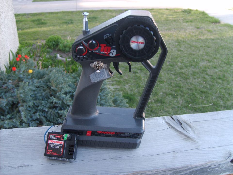 Traxxas radio transmitter and receiver with 27MHz label