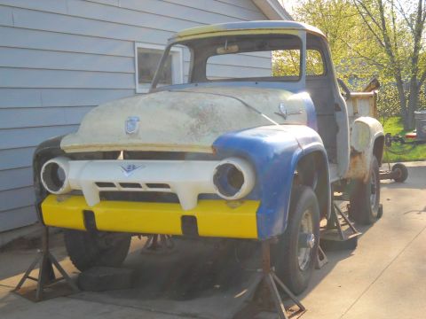 1954 Ford F-100 - I'm really starting to like the way it's looking. It actually looking more like a truck now instead of a just pile of parts. And it's takin…
