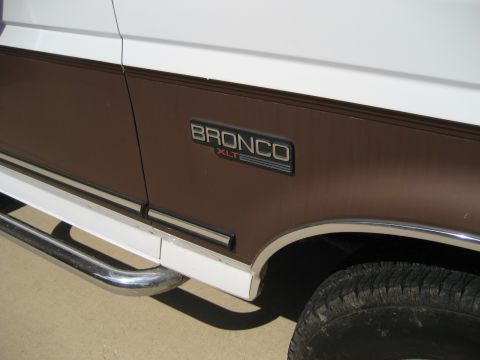 1993 Ford Bronco XLT side emblem on brown and white body