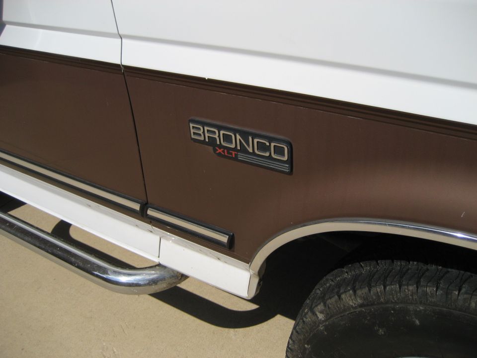 1993 Ford Bronco XLT side emblem on brown and white body