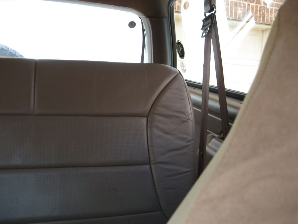 Interior rear seats and seatbelt