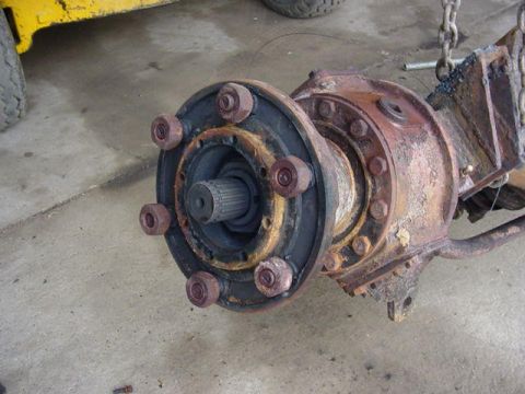 1992 Ford Bronco - remove dust cap bolts, remove snap ring, remove drive flange bolts