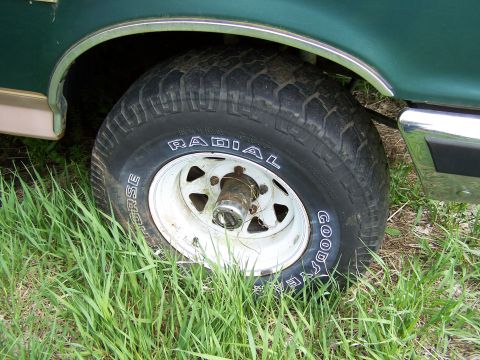 1989 Ford Bronco - Lockouts already installed