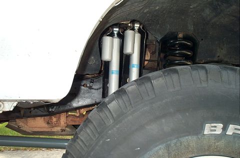 1995 Ford Bronco - pass. side showing the inner fender clearance for Bilstein 5150's