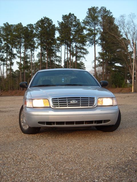 2003 Ford Crown Victoria - Silver 2003 Ford Crown Victoria front view.