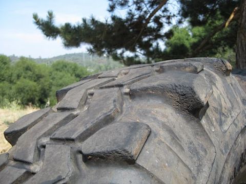 1986 Ford Bronco - This image shows a close-up view of a off-road tire, with a Supermotors.net watermark in the corner.