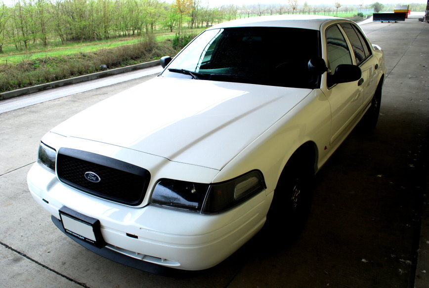 White 1998 Ford Crown Victoria, 3q-front view