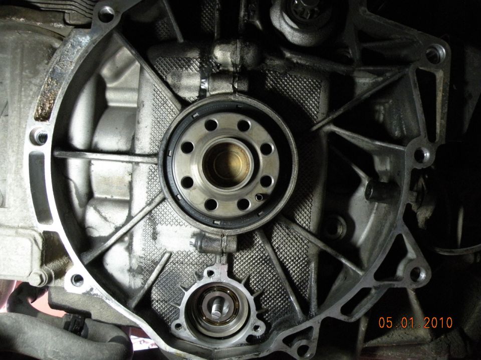 Engine casing with bearing and seal