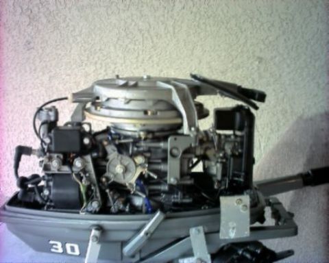 1985 Ford Bronco - Outboard motor with '30' marking on the casing, Supermotors.net logo visible.