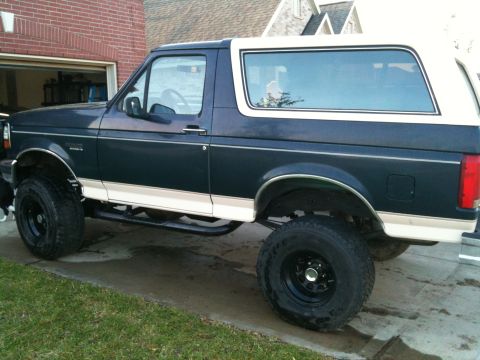 1992 Ford Bronco photo