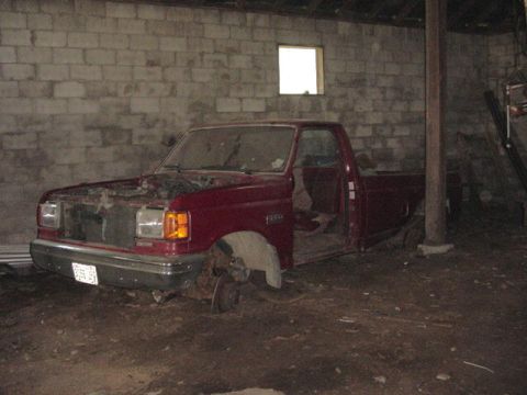 1992 Ford Bronco - truck there gonna go under