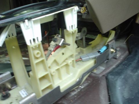 1999 Ford Taurus - This is a blurry pic of the right hand side of the shifter assembly.