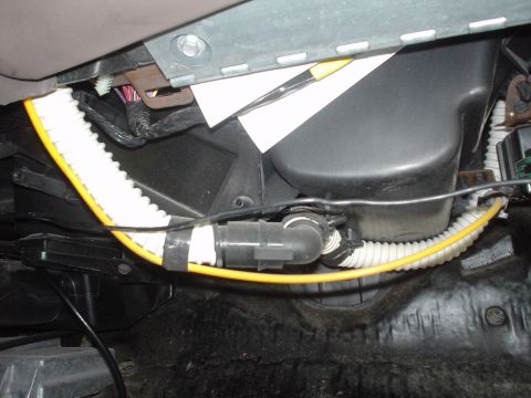 1999 Ford Taurus - This is a picture of the stuff directly to the left of the previous picture. This is a vacume hose and also the vacume line that draws air…